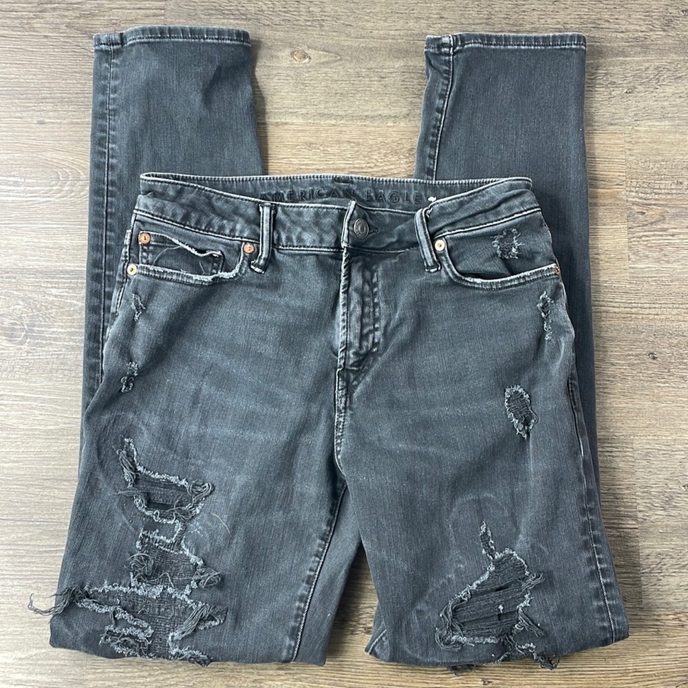 American Eagle Men’s Black Distressed Slim Jeans, size 30x32